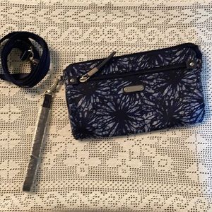 NWOT Baggallini crossbody bag.  Navy Floral